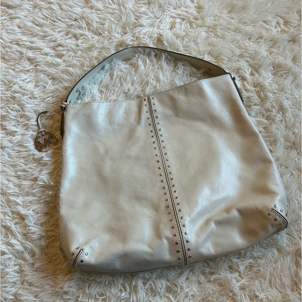 Michael Kors off white studded, oversize leather shoulder bag w dust bag - Picture 2 of 10